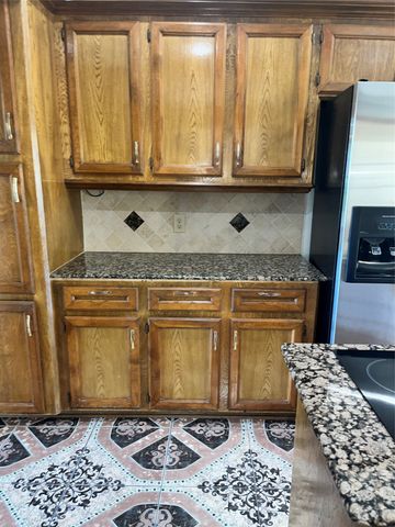 705 Bent Creek Drive, Desoto, TX 75115