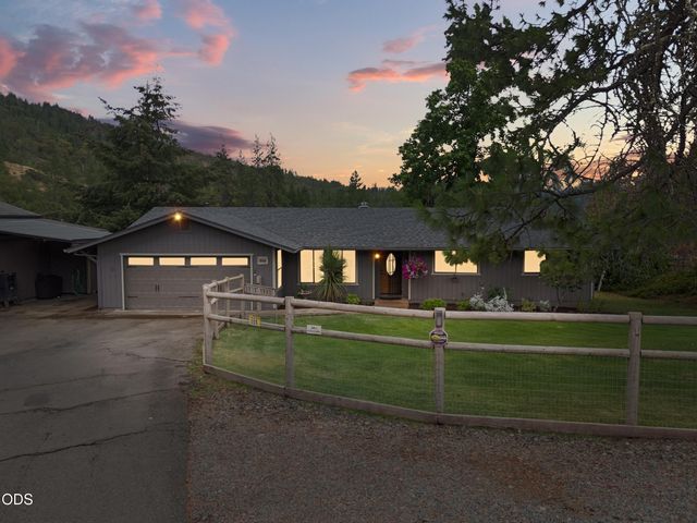 555 Grouse Creek Road, Grants Pass, OR 97526