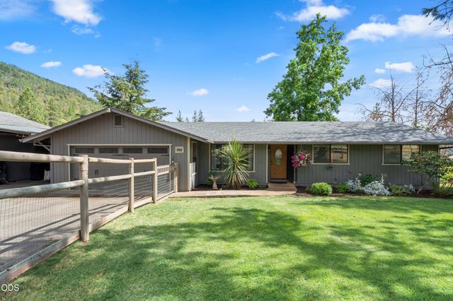 555 Grouse Creek Road, Grants Pass, OR 97526