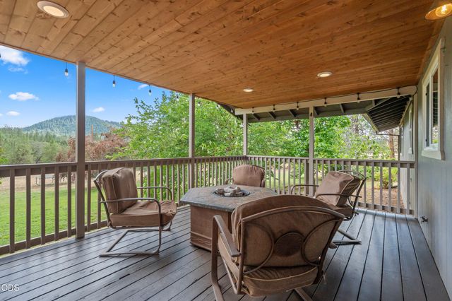 555 Grouse Creek Road, Grants Pass, OR 97526