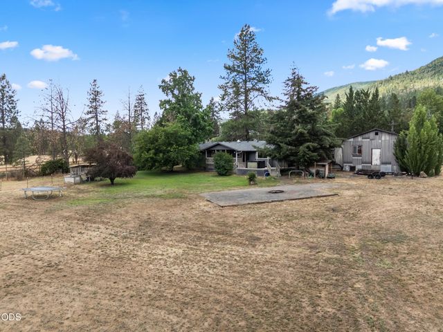 555 Grouse Creek Road, Grants Pass, OR 97526