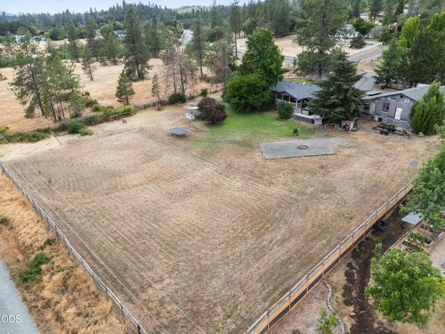 555 Grouse Creek Road, Grants Pass, OR 97526