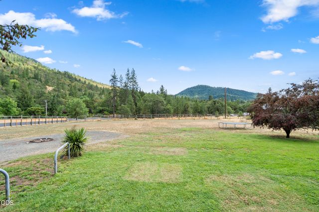 555 Grouse Creek Road, Grants Pass, OR 97526