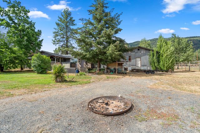 555 Grouse Creek Road, Grants Pass, OR 97526