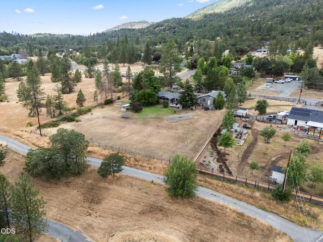 555 Grouse Creek Road, Grants Pass, OR 97526