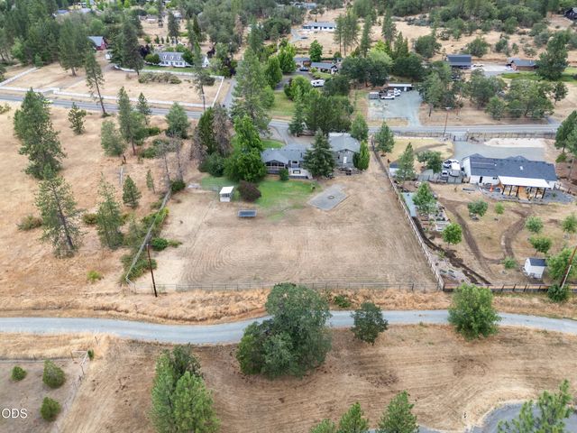 555 Grouse Creek Road, Grants Pass, OR 97526