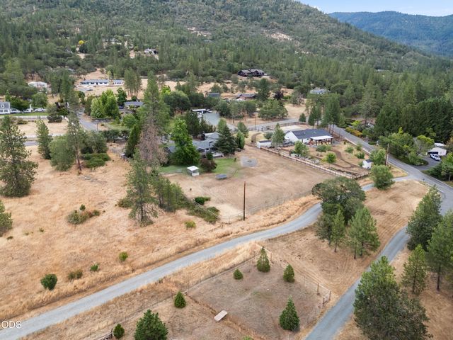 555 Grouse Creek Road, Grants Pass, OR 97526