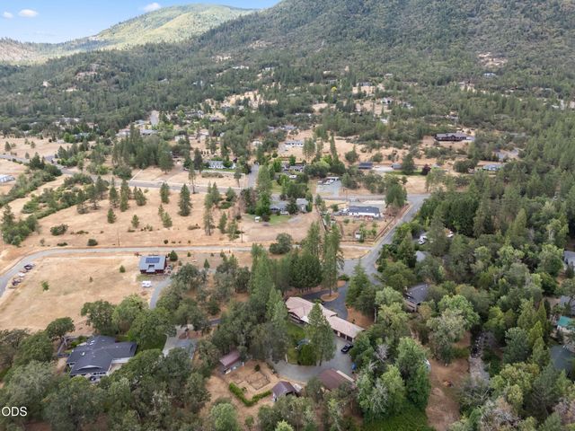 555 Grouse Creek Road, Grants Pass, OR 97526
