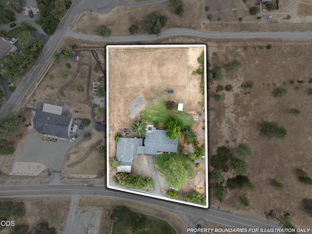 555 Grouse Creek Road, Grants Pass, OR 97526