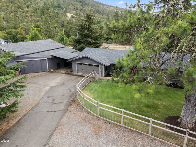 555 Grouse Creek Road, Grants Pass, OR 97526
