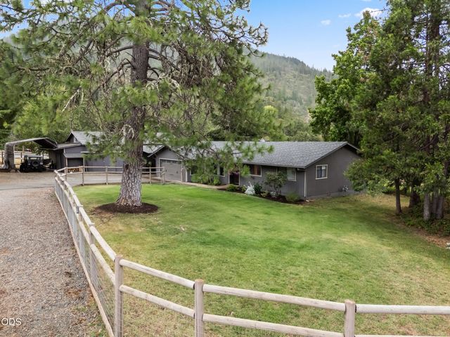 555 Grouse Creek Road, Grants Pass, OR 97526