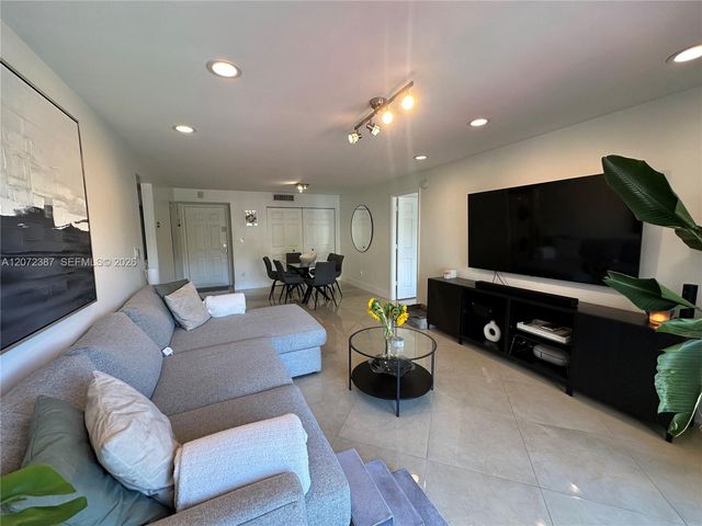 9301 SW 92nd Avenue C320, Miami, FL 33176