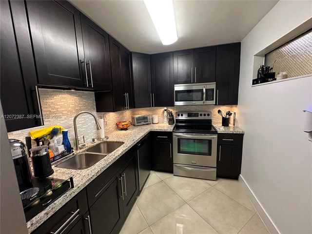 9301 SW 92nd Avenue C320, Miami, FL 33176