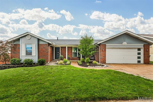 2126 England Town Road, Oakville, MO 63129