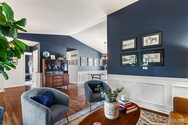 2126 England Town Road, Oakville, MO 63129
