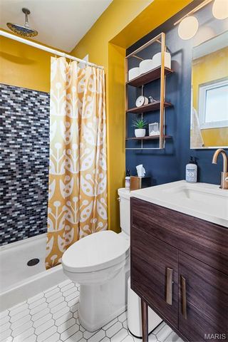 2126 England Town Road, Oakville, MO 63129