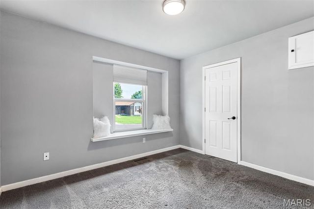 2126 England Town Road, Oakville, MO 63129