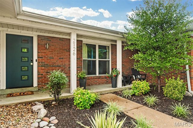 2126 England Town Road, Oakville, MO 63129