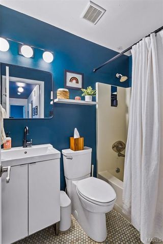 2126 England Town Road, Oakville, MO 63129