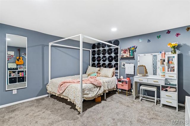 2126 England Town Road, Oakville, MO 63129