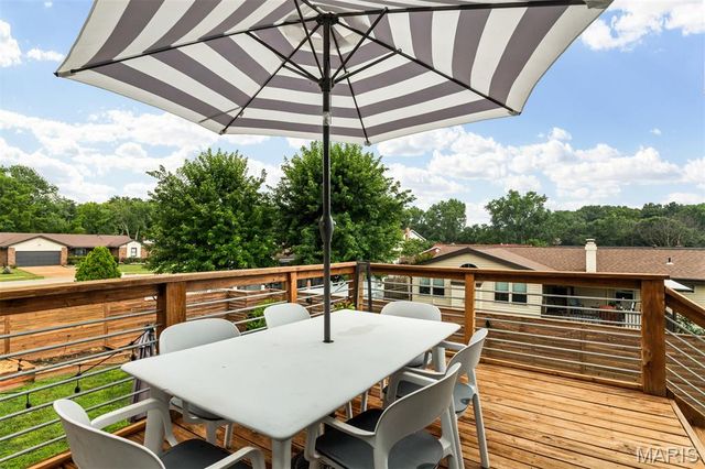 2126 England Town Road, Oakville, MO 63129