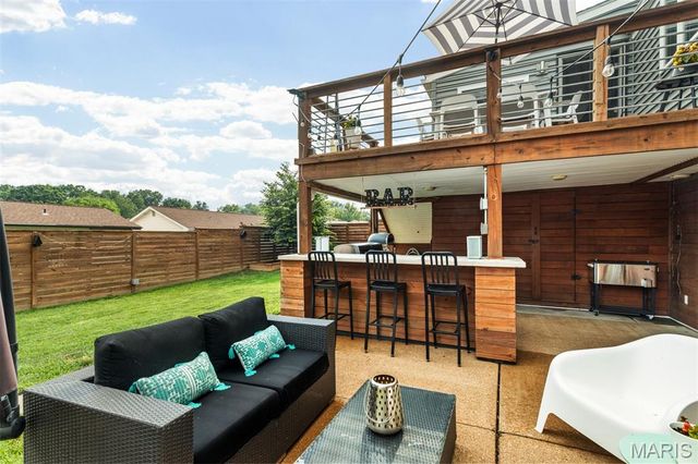 2126 England Town Road, Oakville, MO 63129