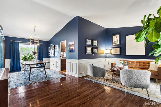 2126 England Town Road, Oakville, MO 63129