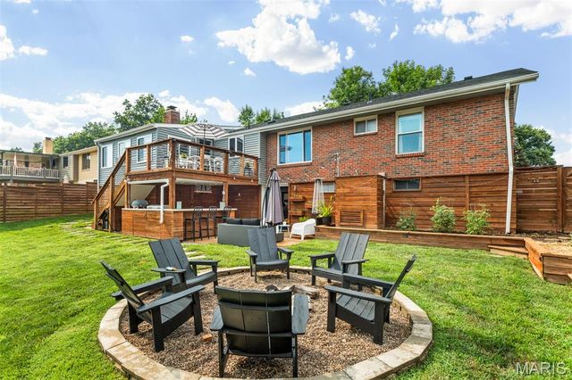 2126 England Town Road, Oakville, MO 63129