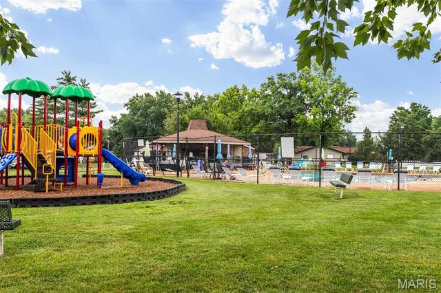 2126 England Town Road, Oakville, MO 63129