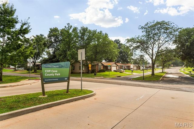 2126 England Town Road, Oakville, MO 63129