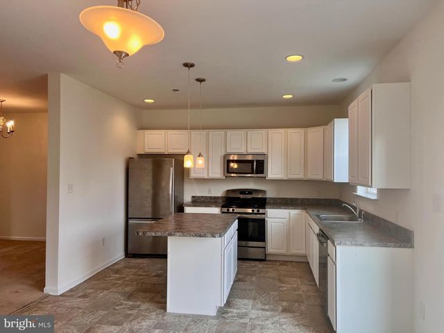 654 JACOBSEN CIR, Newark, DE 19702