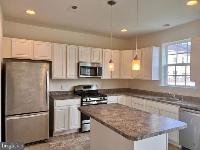 654 JACOBSEN CIR, Newark, DE 19702