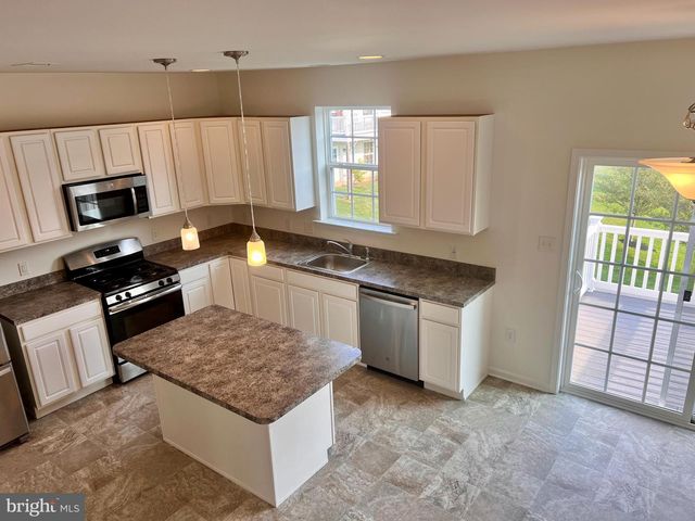 654 JACOBSEN CIR, Newark, DE 19702