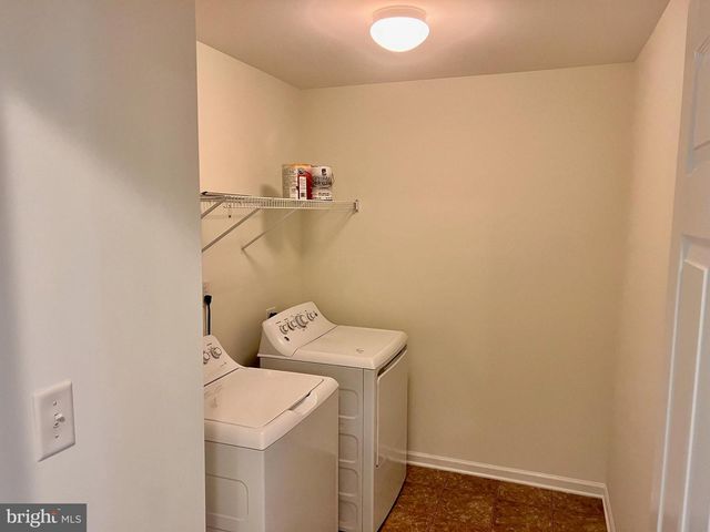 654 JACOBSEN CIR, Newark, DE 19702