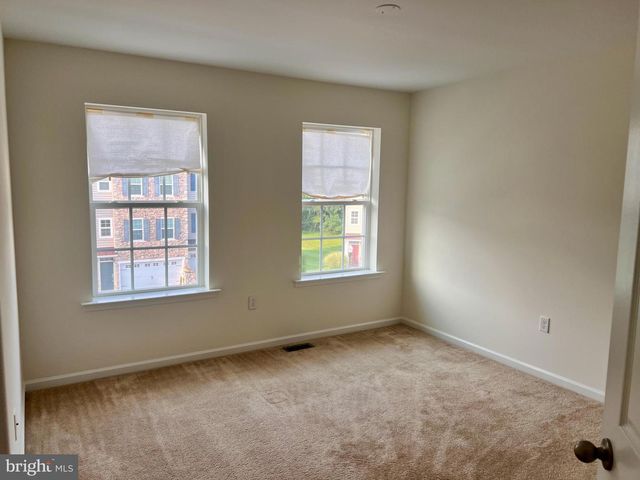 654 JACOBSEN CIR, Newark, DE 19702