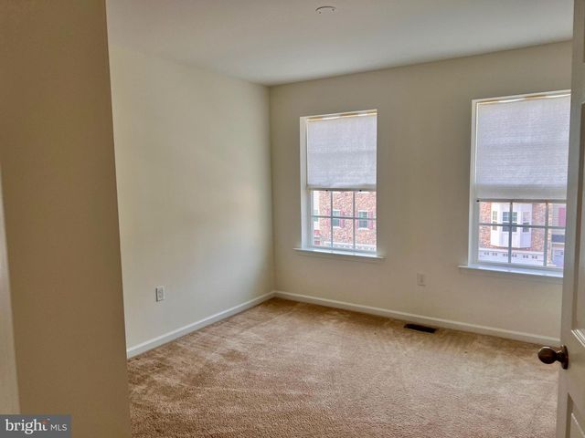 654 JACOBSEN CIR, Newark, DE 19702