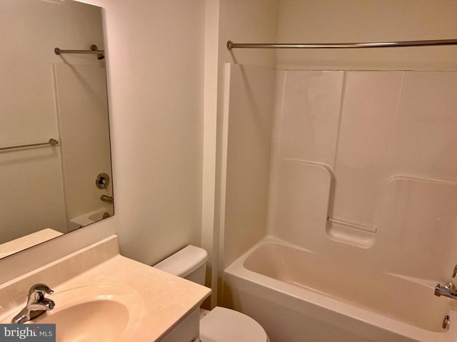 654 JACOBSEN CIR, Newark, DE 19702
