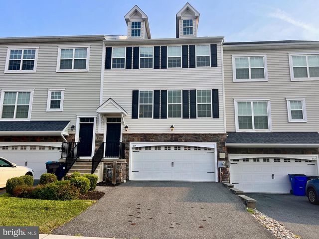 654 JACOBSEN CIR, Newark, DE 19702