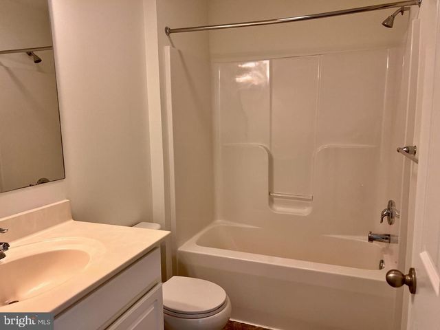 654 JACOBSEN CIR, Newark, DE 19702