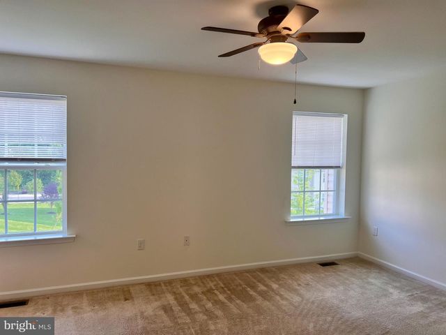 654 JACOBSEN CIR, Newark, DE 19702