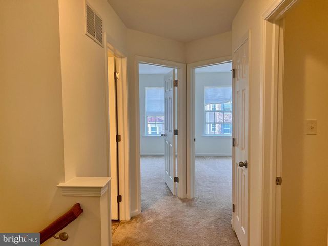 654 JACOBSEN CIR, Newark, DE 19702
