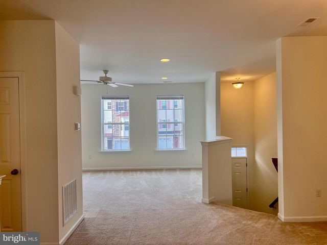 654 JACOBSEN CIR, Newark, DE 19702