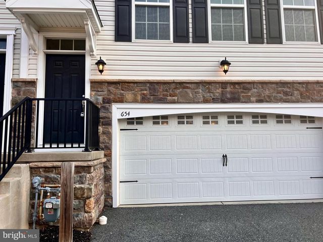 654 JACOBSEN CIR, Newark, DE 19702