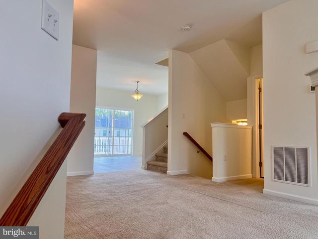 654 JACOBSEN CIR, Newark, DE 19702