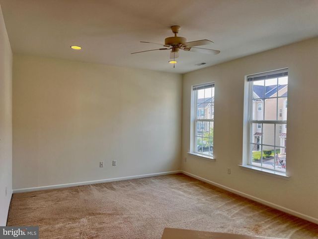 654 JACOBSEN CIR, Newark, DE 19702