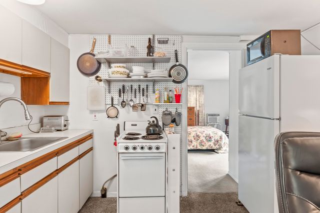 19 North Road, North Hampton, NH 03862
