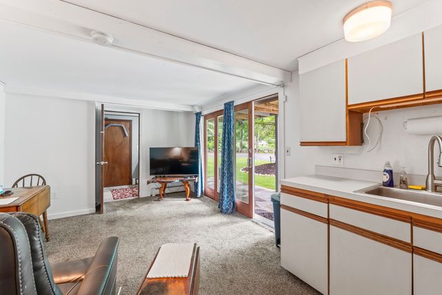 19 North Road, North Hampton, NH 03862