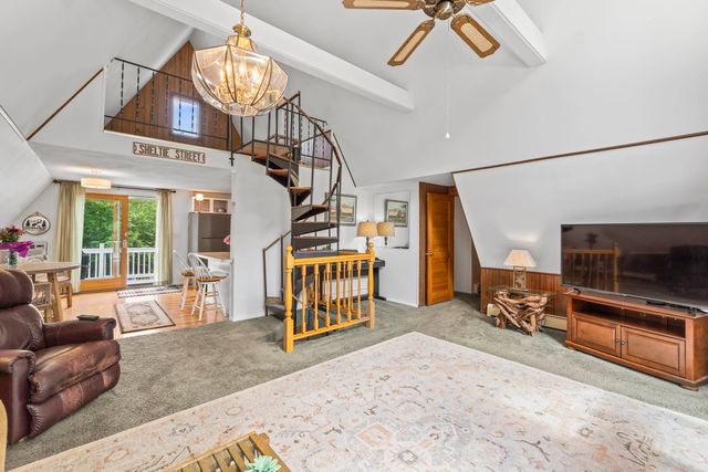 19 North Road, North Hampton, NH 03862