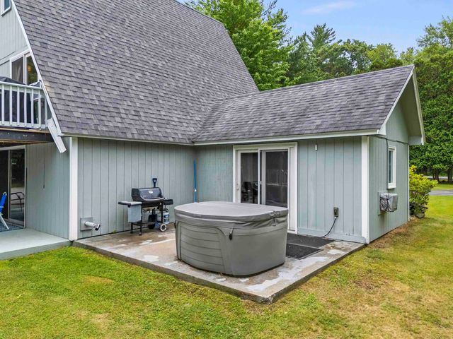 19 North Road, North Hampton, NH 03862