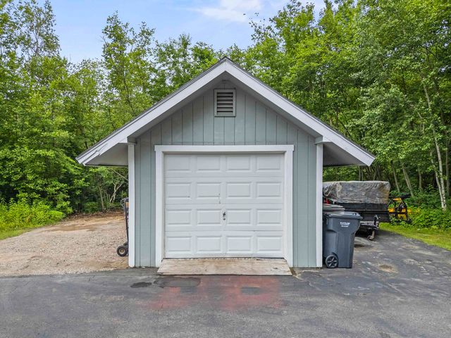 19 North Road, North Hampton, NH 03862